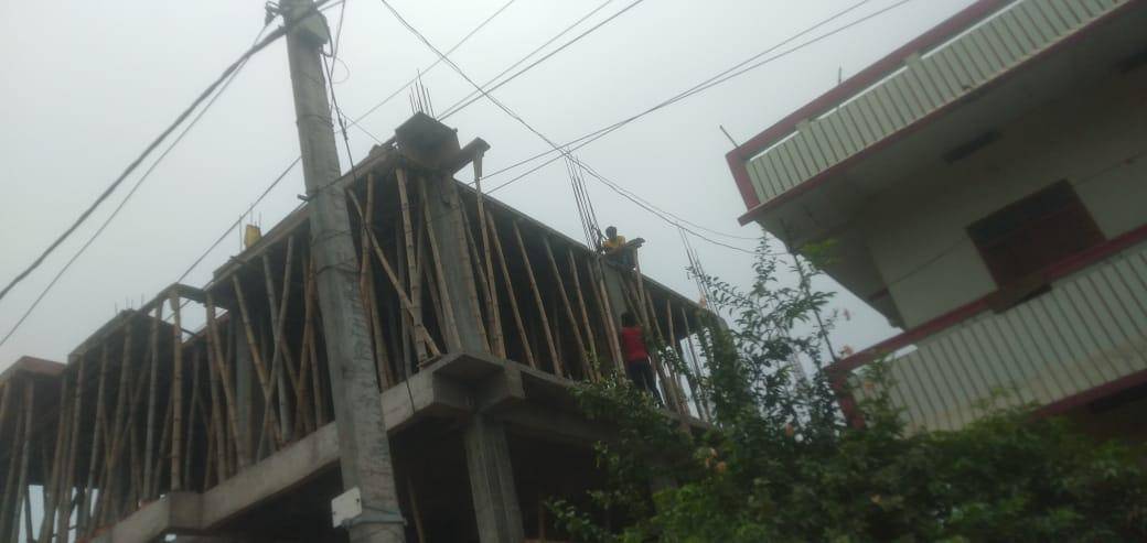 Bamboo shuttering supporting a slab