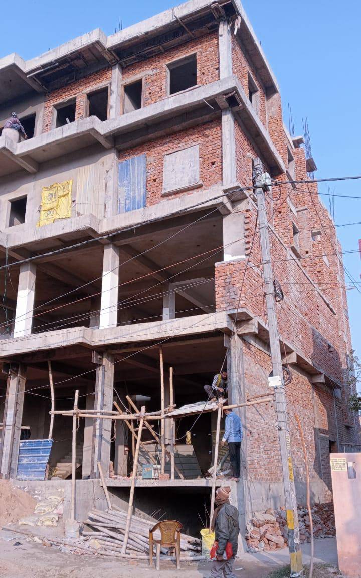 Building corner with RCC columns and balconies